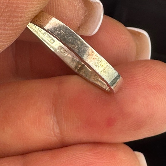 Gucci Silver Minimalist Ring with Geometric Design - Picture 12 of 16